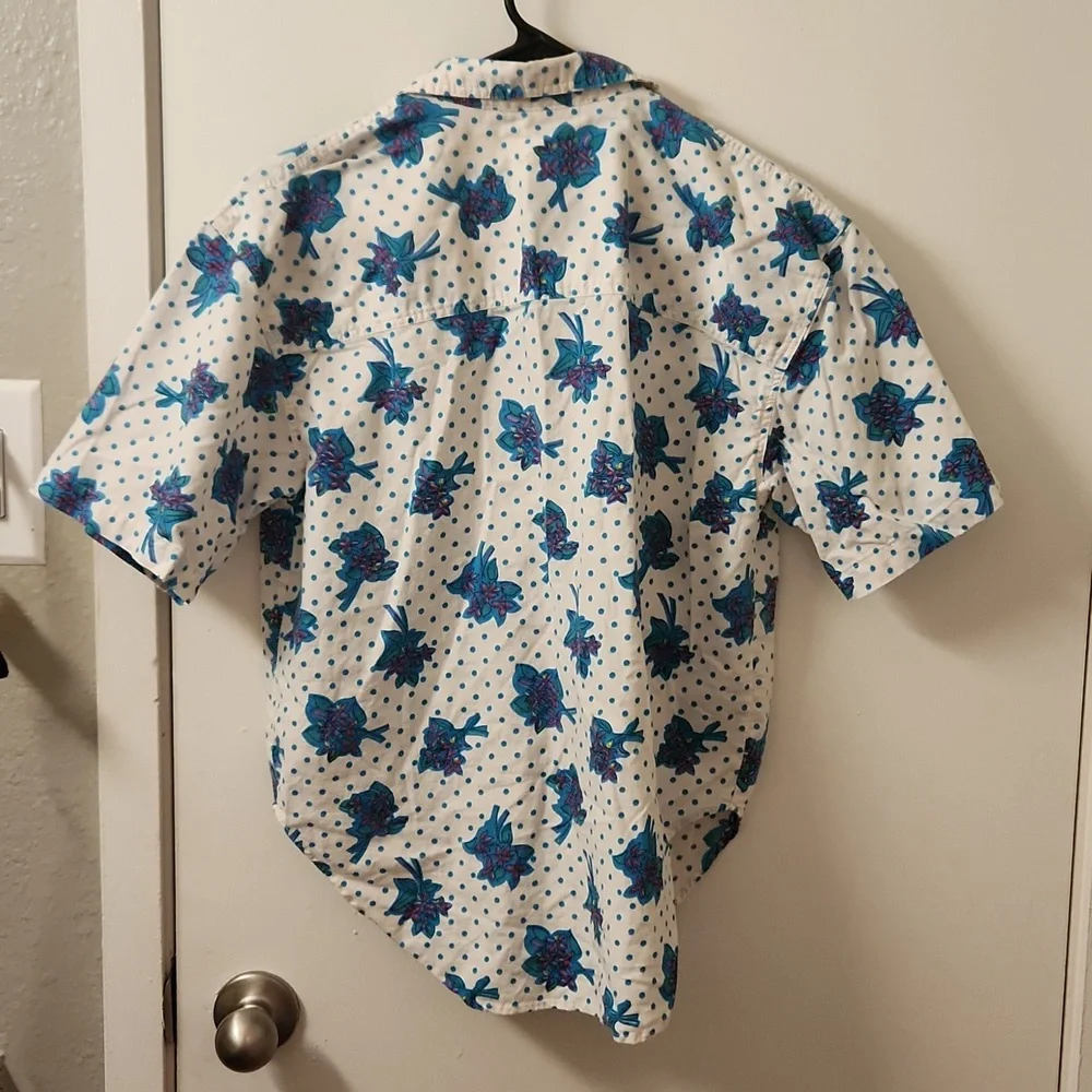 Vnt Kzk shorth sleeve button up size M